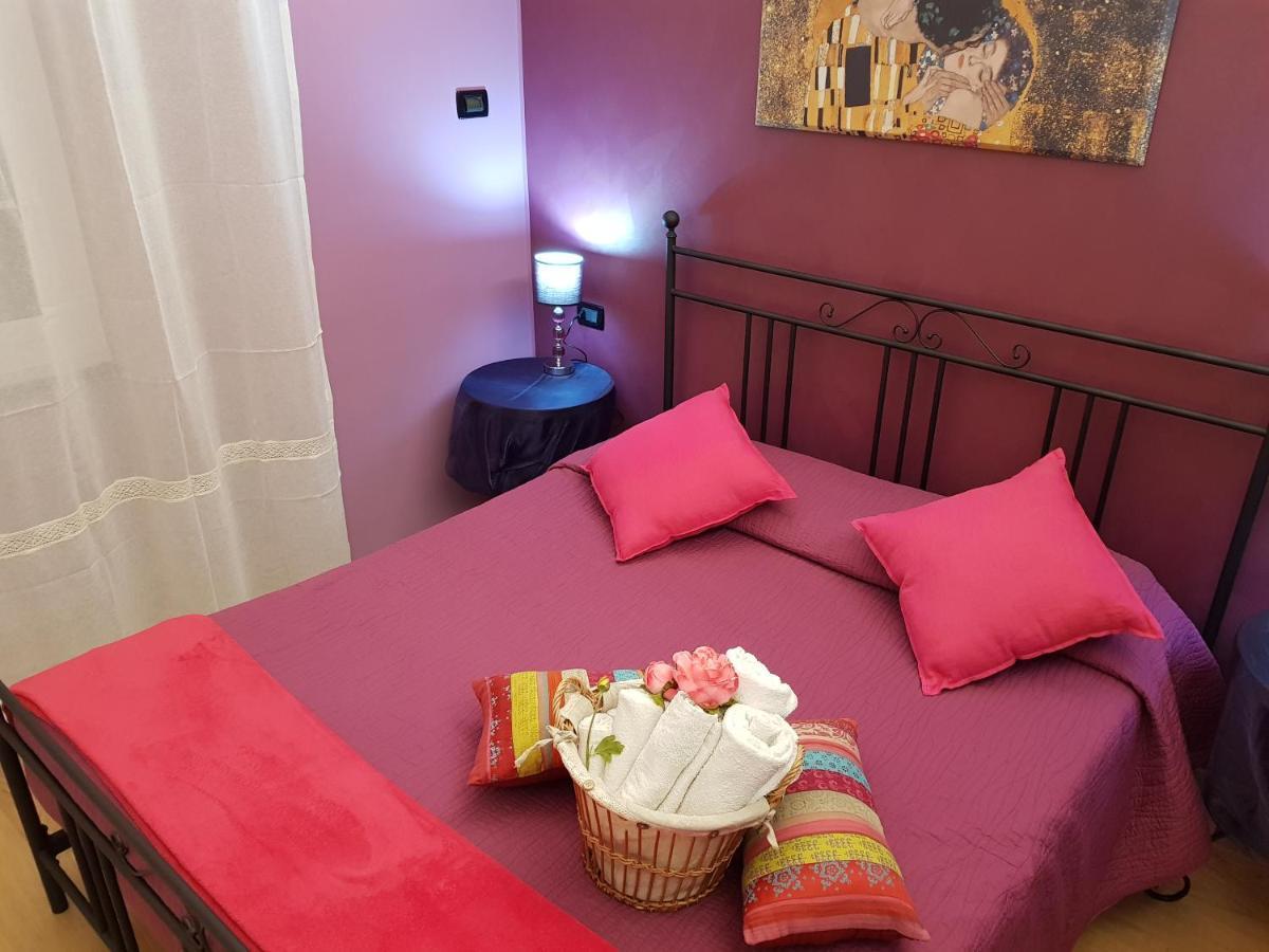 Ghiro Ghiotto Bed & Breakfast Пиетра Лигуре Екстериор снимка