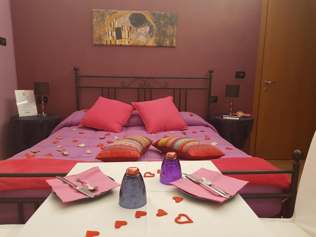 Ghiro Ghiotto Bed & Breakfast Пиетра Лигуре Екстериор снимка