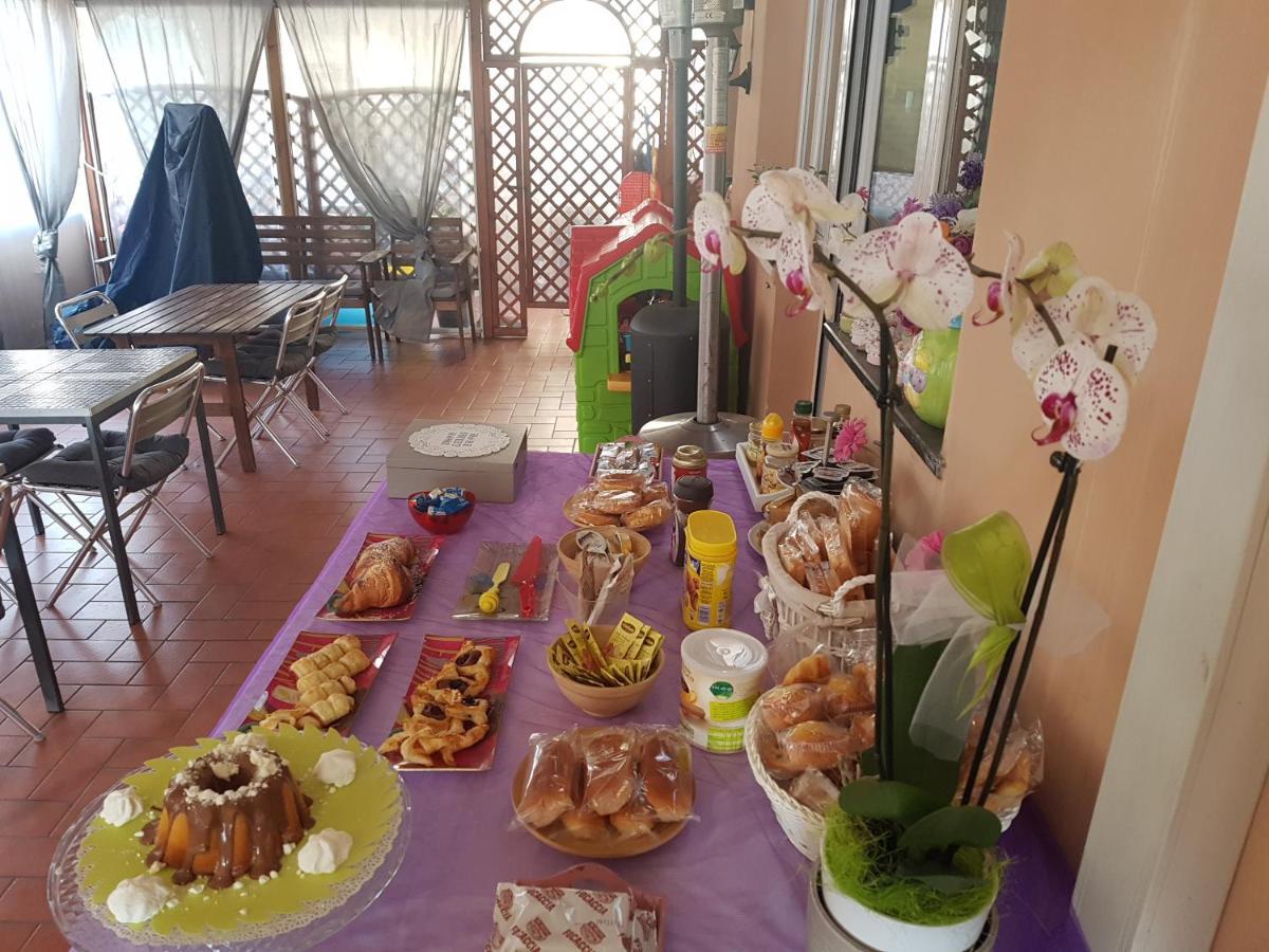 Ghiro Ghiotto Bed & Breakfast Пиетра Лигуре Екстериор снимка