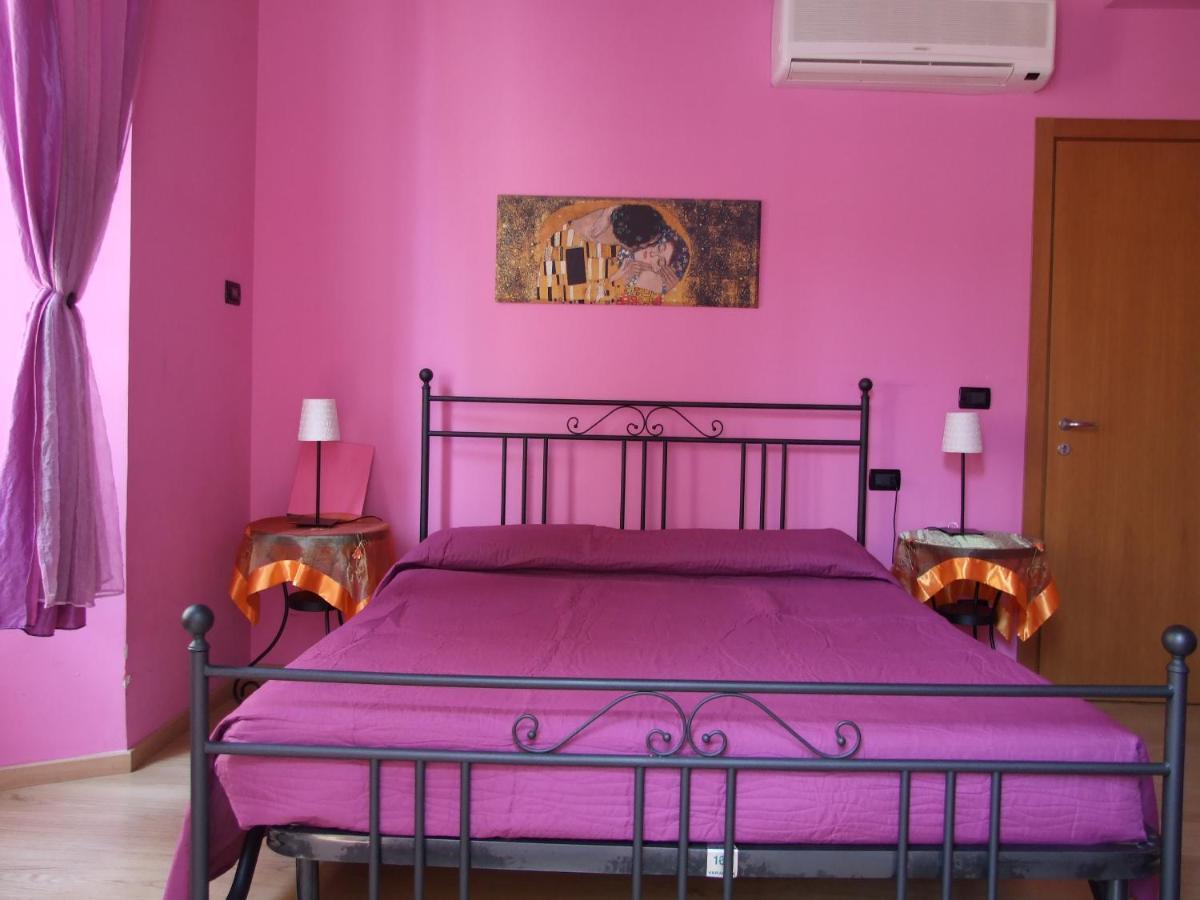 Ghiro Ghiotto Bed & Breakfast Пиетра Лигуре Екстериор снимка