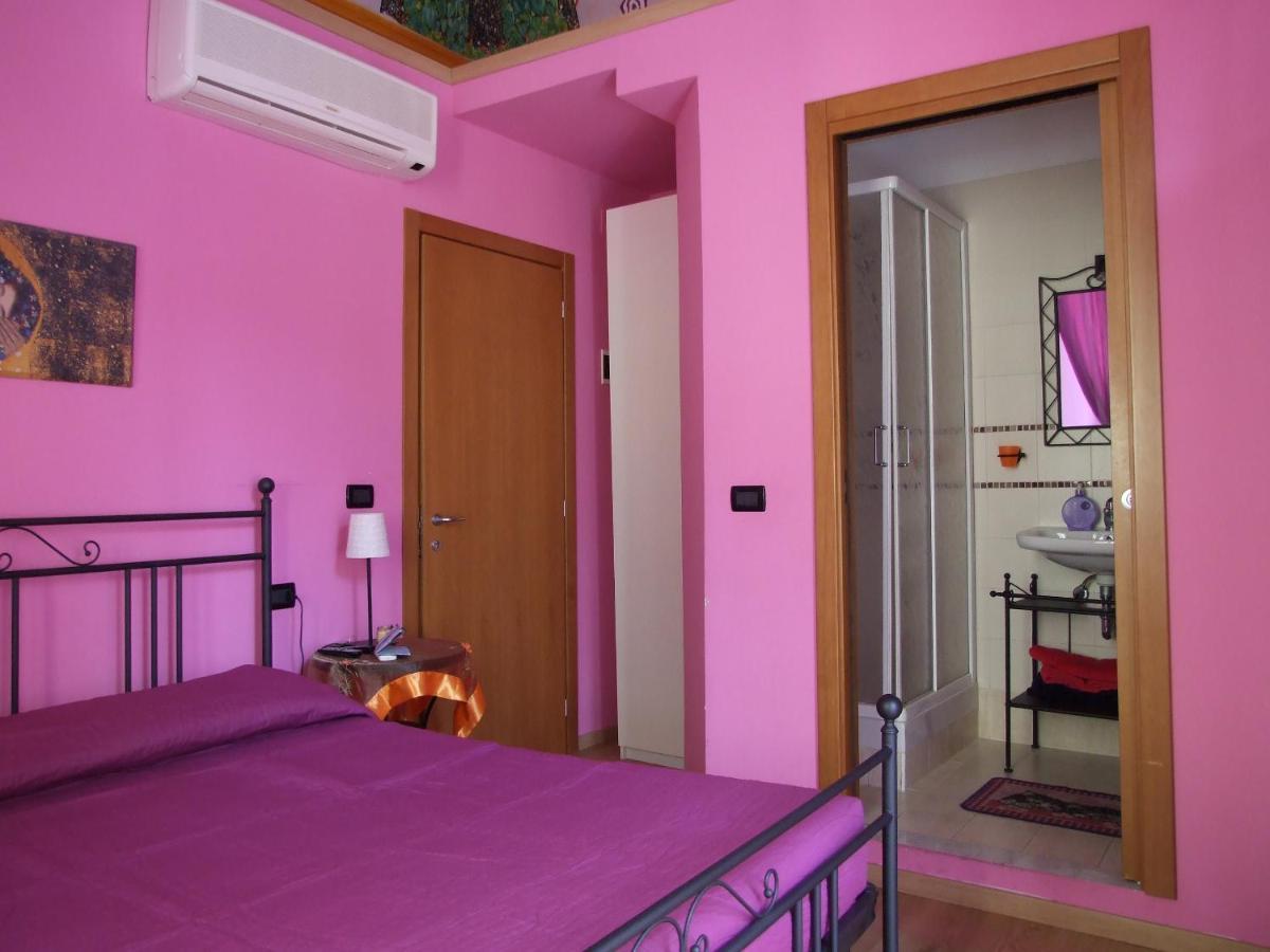 Ghiro Ghiotto Bed & Breakfast Пиетра Лигуре Екстериор снимка