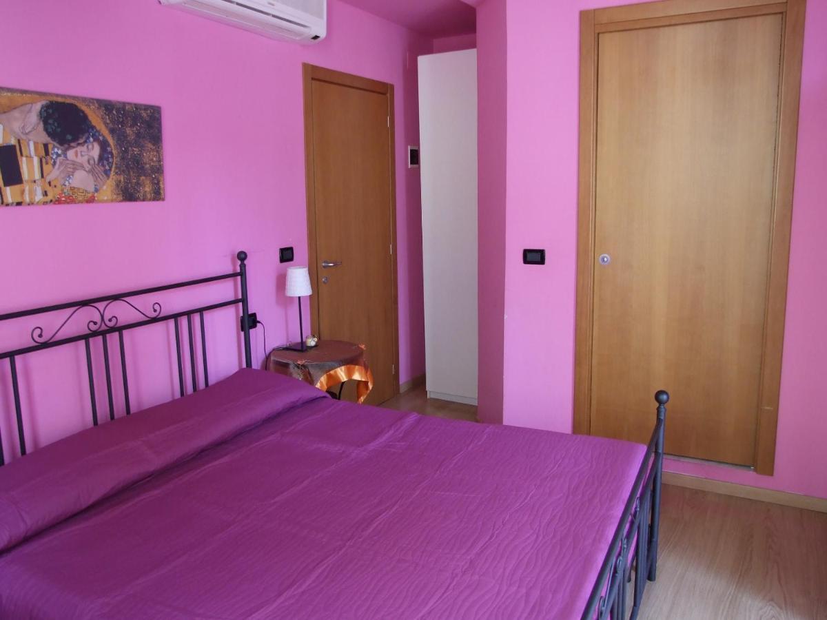Ghiro Ghiotto Bed & Breakfast Пиетра Лигуре Екстериор снимка