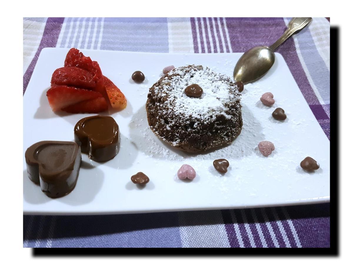 Ghiro Ghiotto Bed & Breakfast Пиетра Лигуре Екстериор снимка