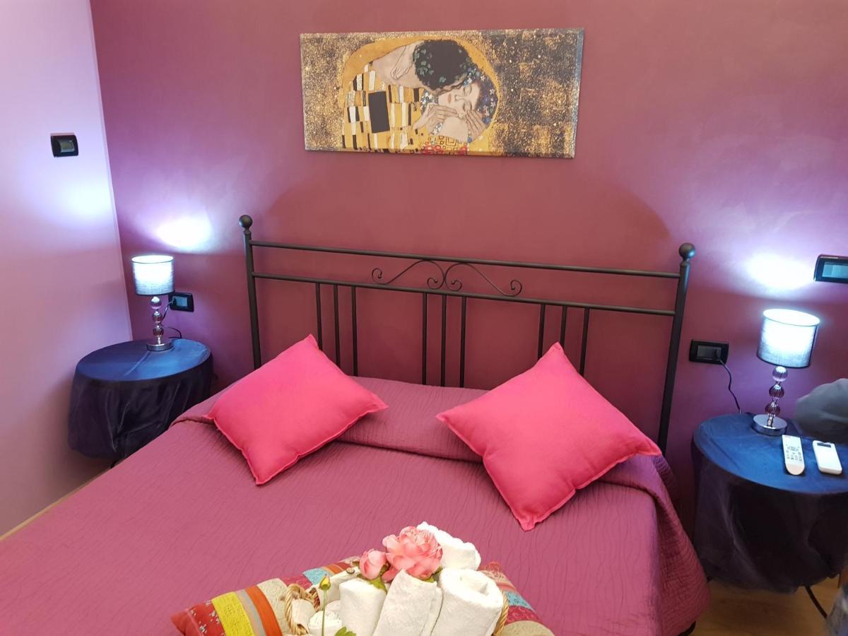 Ghiro Ghiotto Bed & Breakfast Пиетра Лигуре Екстериор снимка