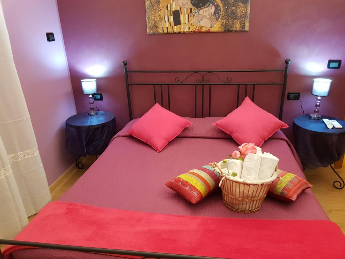 Ghiro Ghiotto Bed & Breakfast Пиетра Лигуре Екстериор снимка