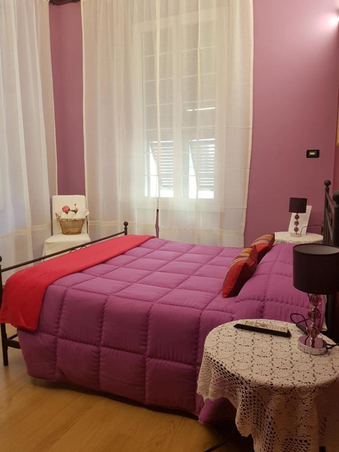 Ghiro Ghiotto Bed & Breakfast Пиетра Лигуре Екстериор снимка