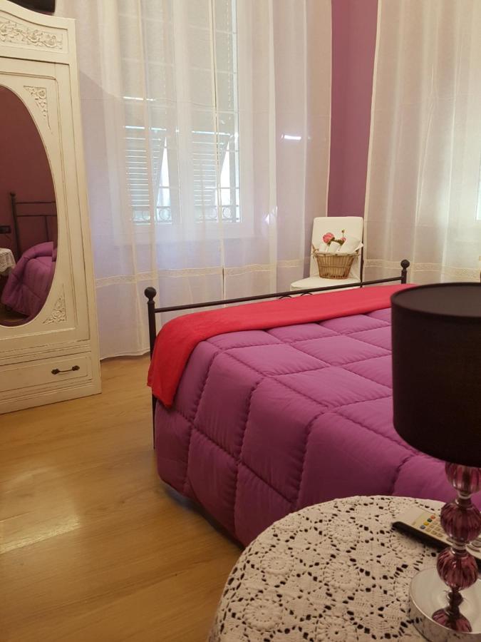 Ghiro Ghiotto Bed & Breakfast Пиетра Лигуре Екстериор снимка